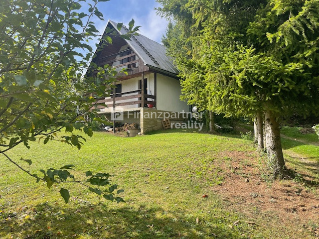 Klobúk dole - Chata s krásnym pozemkom (F669-13-ANMi)