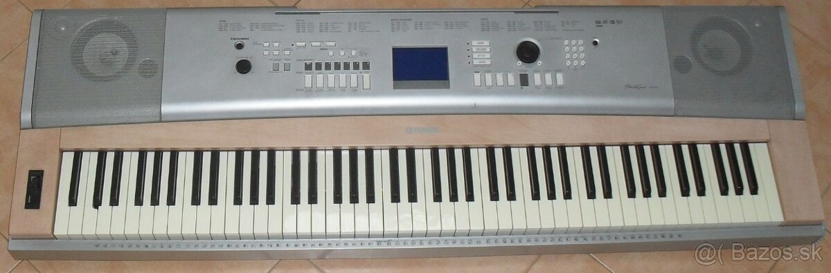 Digitální piano Yamaha Portable Grand DGX 620