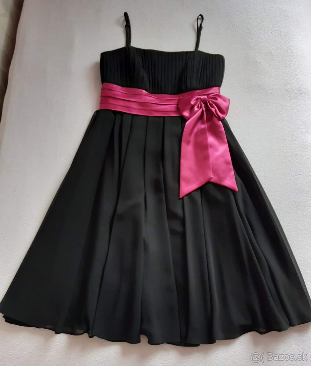 Krátke čierne šaty