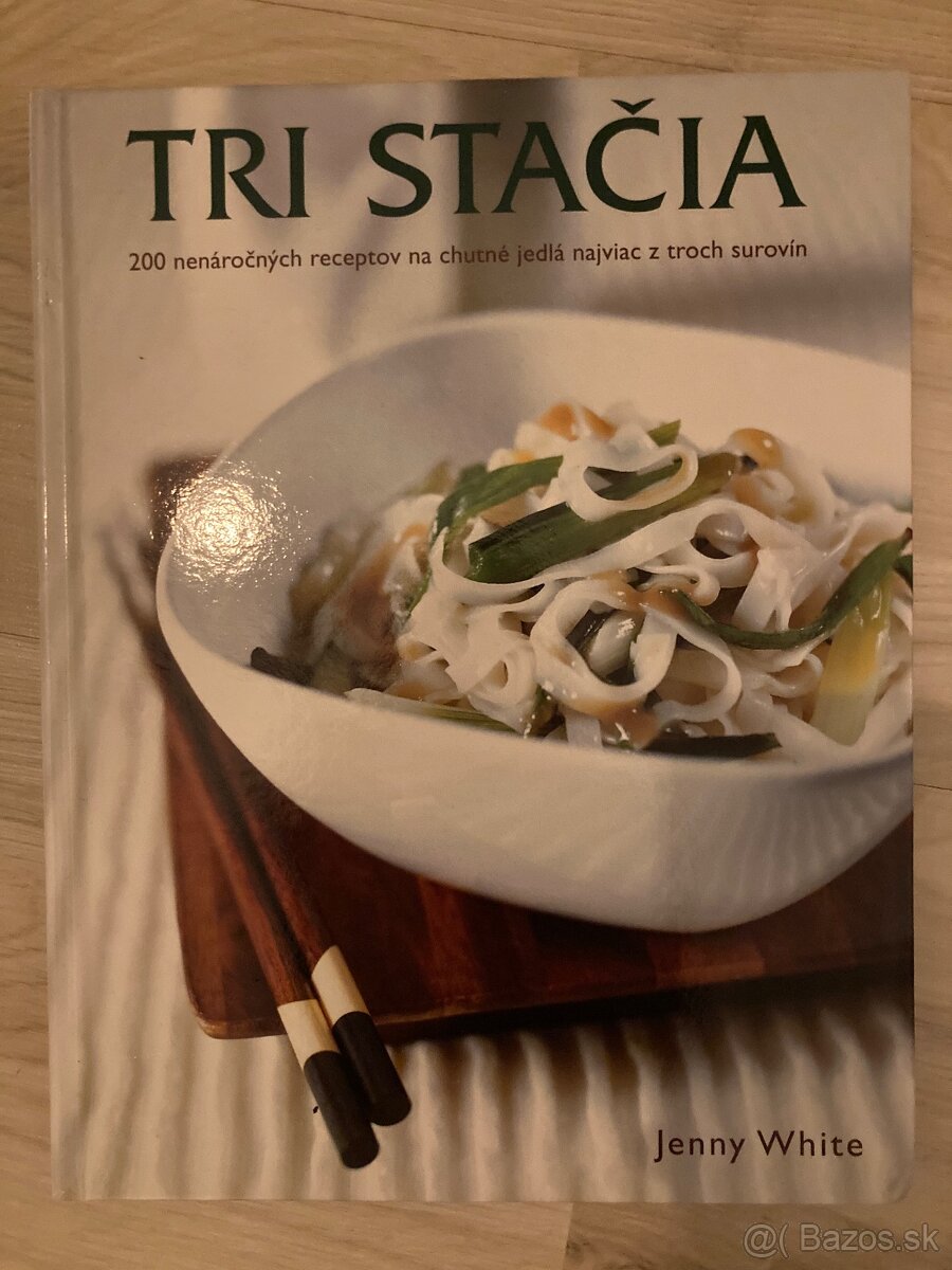 Tri stačia