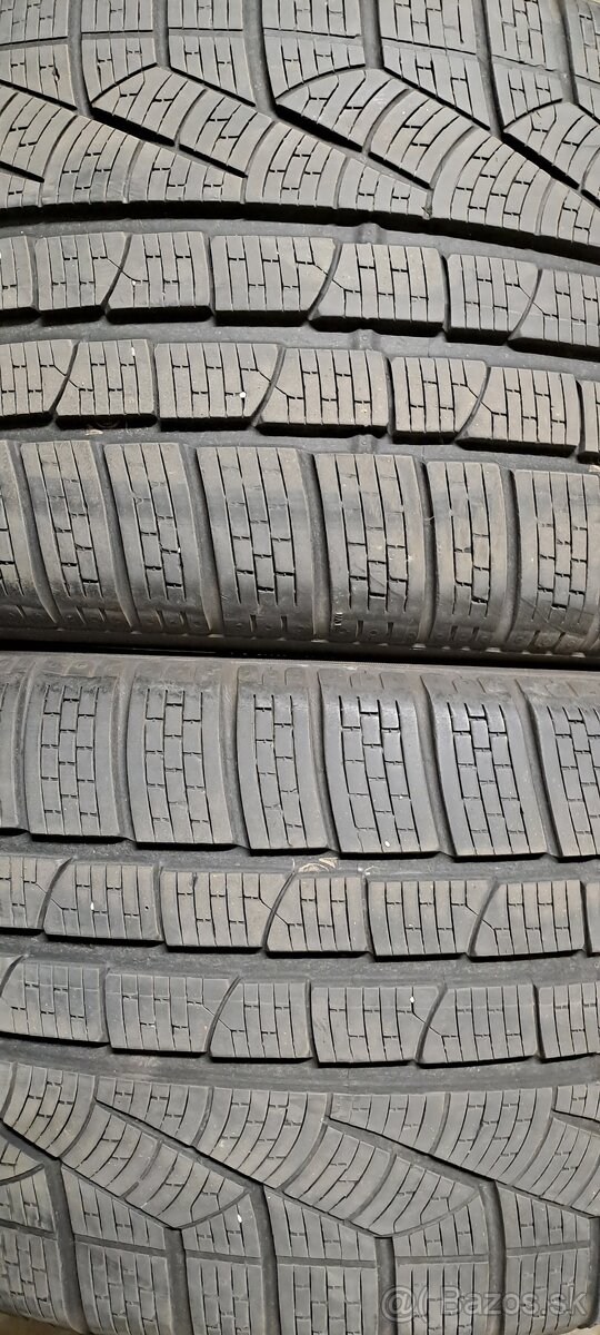 Predám 2ks pekné zimné 255/35r19-96V Pirelli
