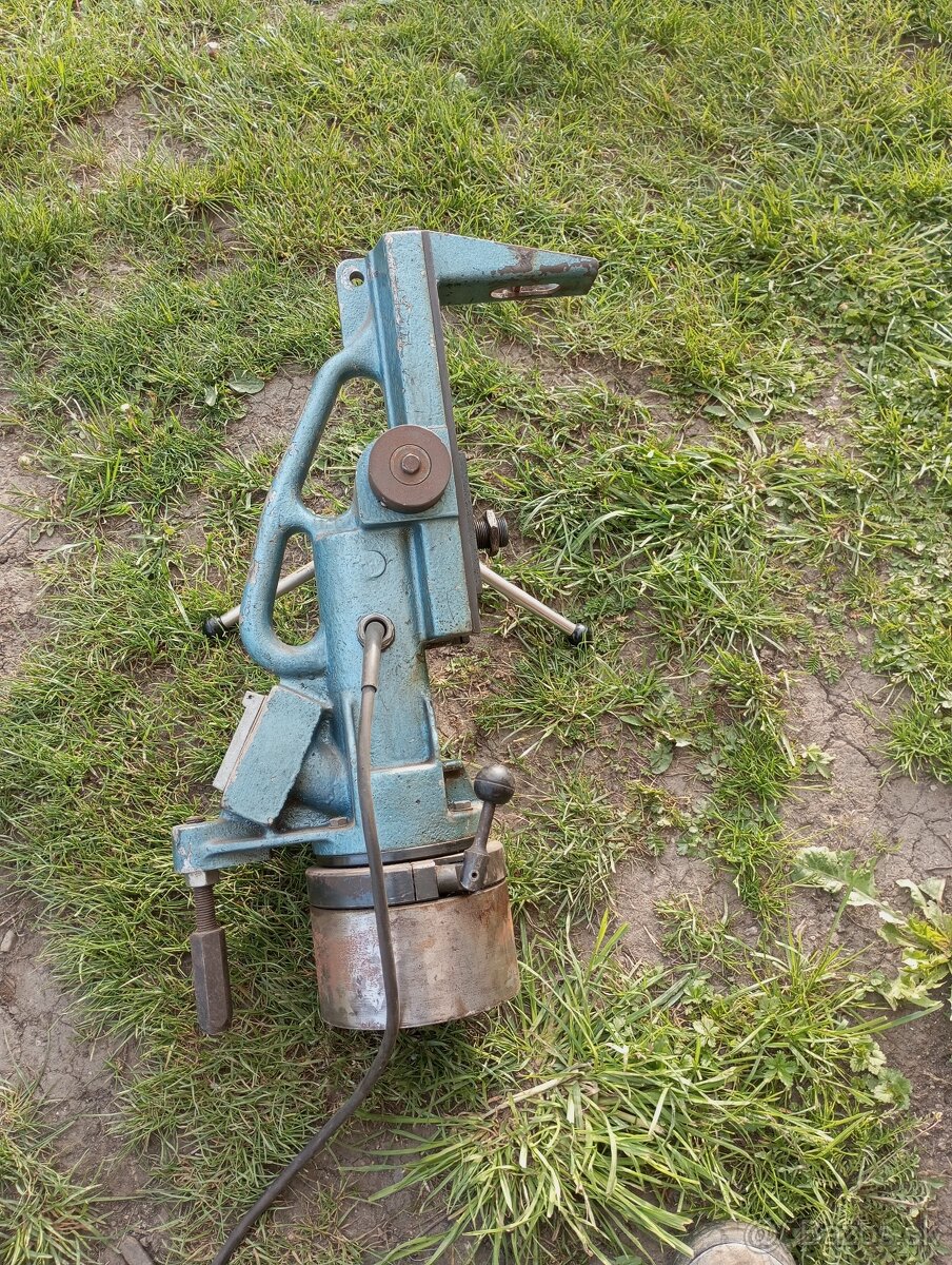 Magnetický stojan