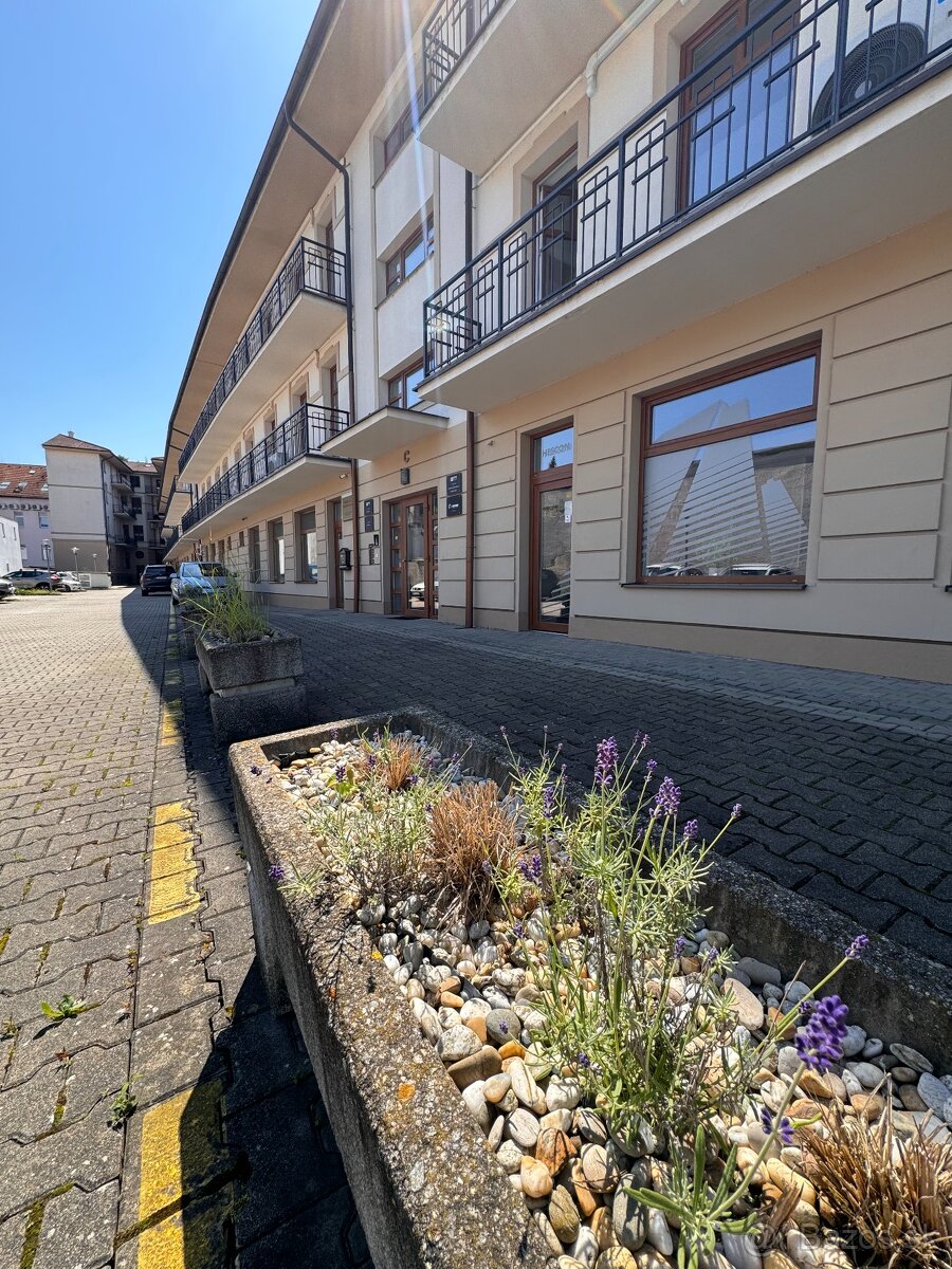 NA PREDAJ• Kancelária v centre mesta Trenčín• 70m2