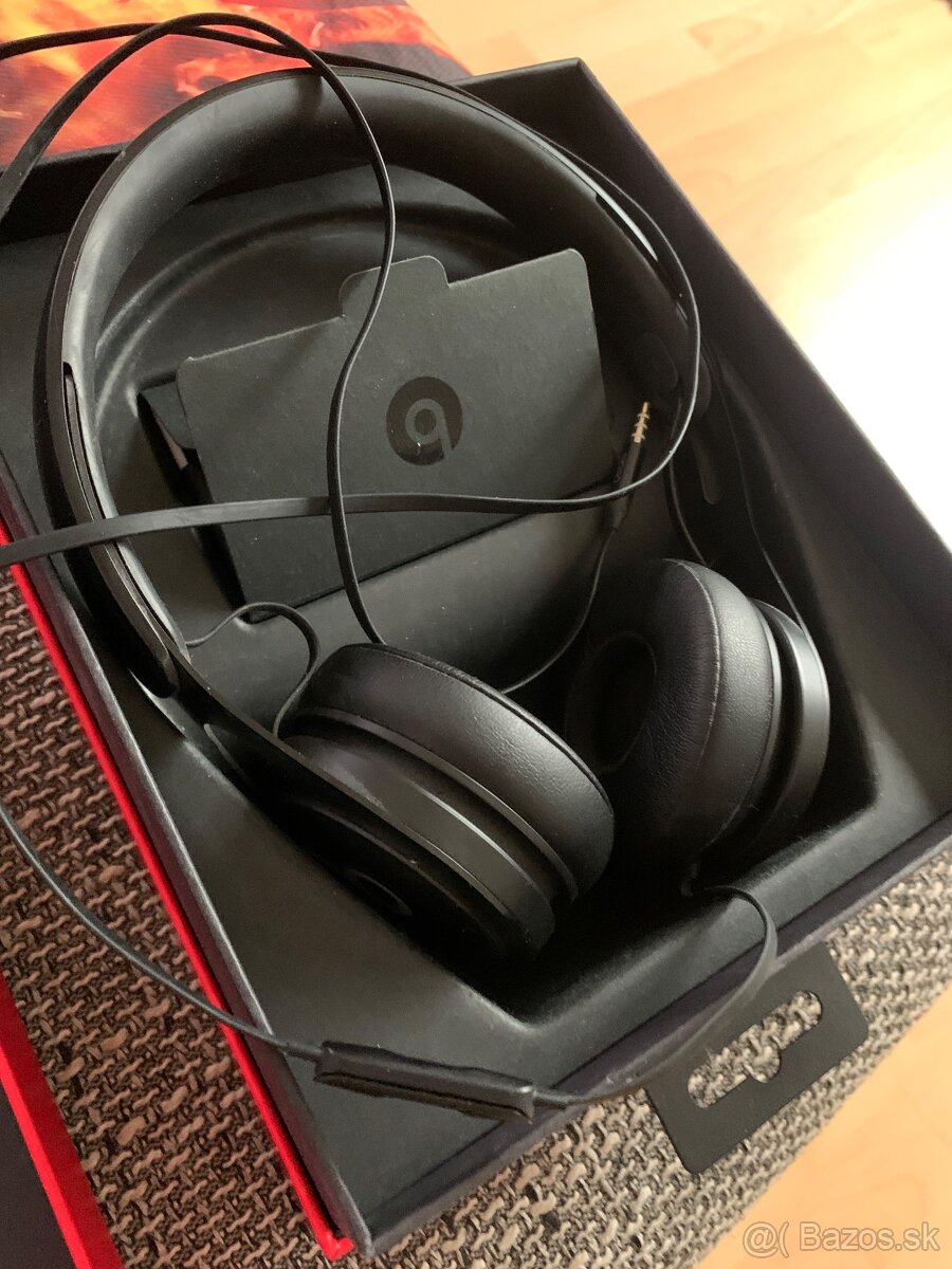 Beats EP On-Ear Headphones Black slúcha