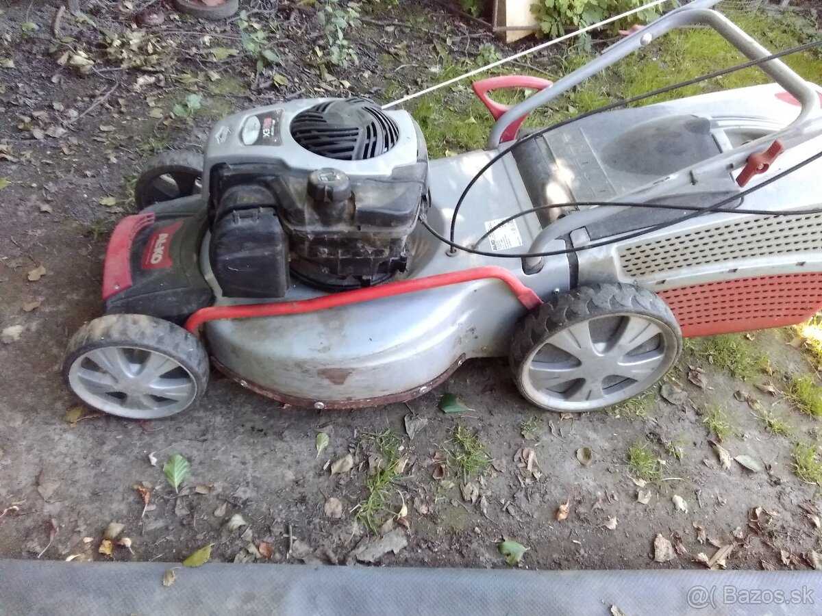 Predám kosačku z pojazdom