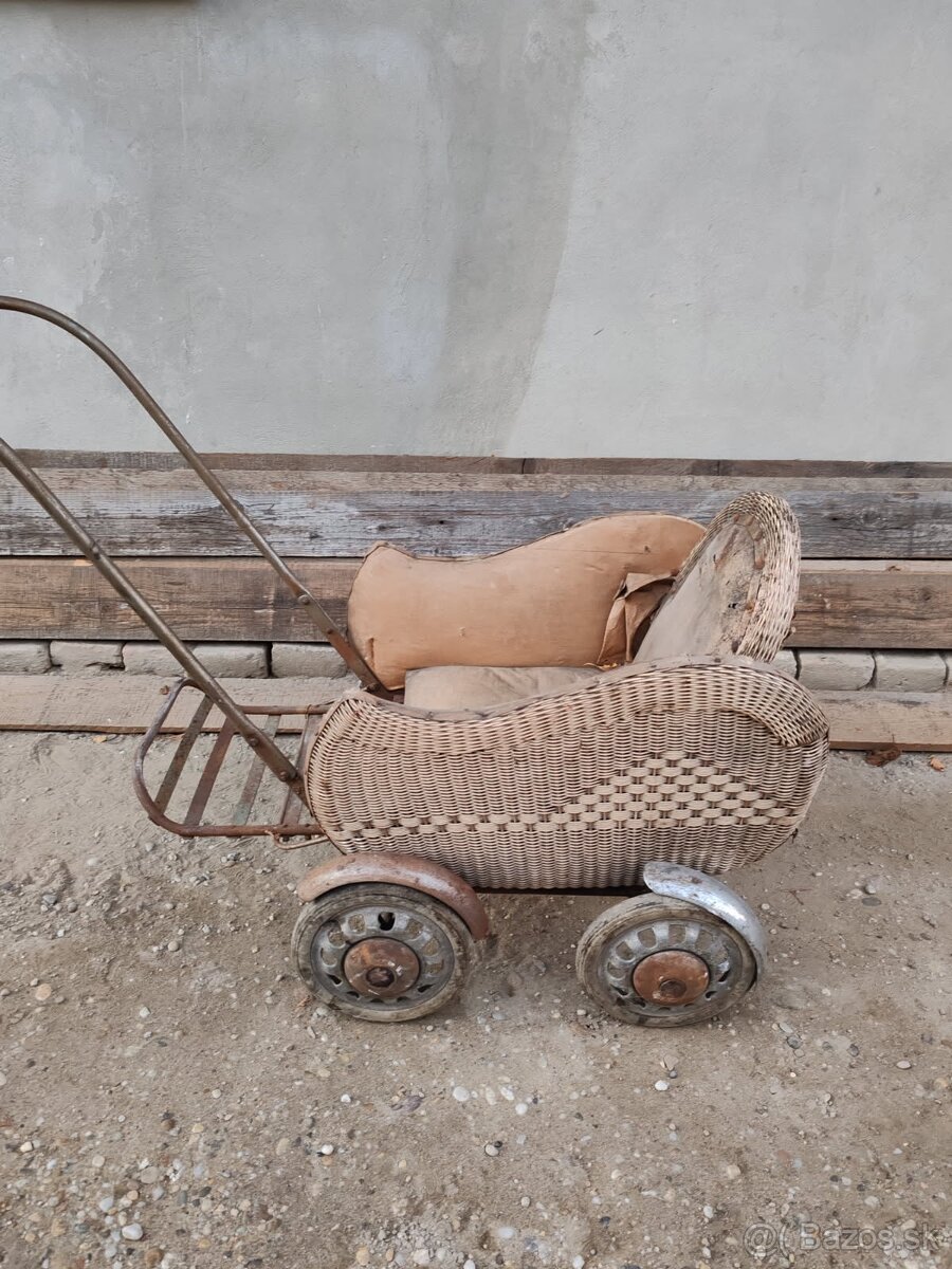 Retro kočík z roku 1958