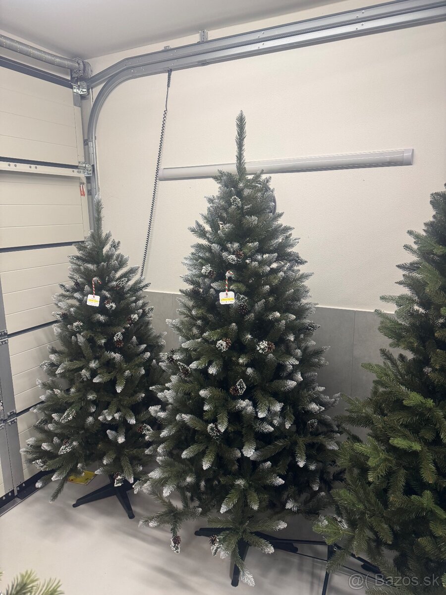 Umelý vianočný stromček