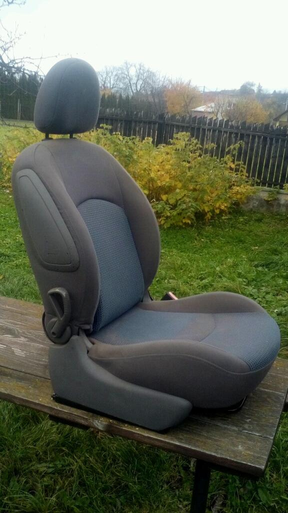 Predám sedadlá na Peugeot 206