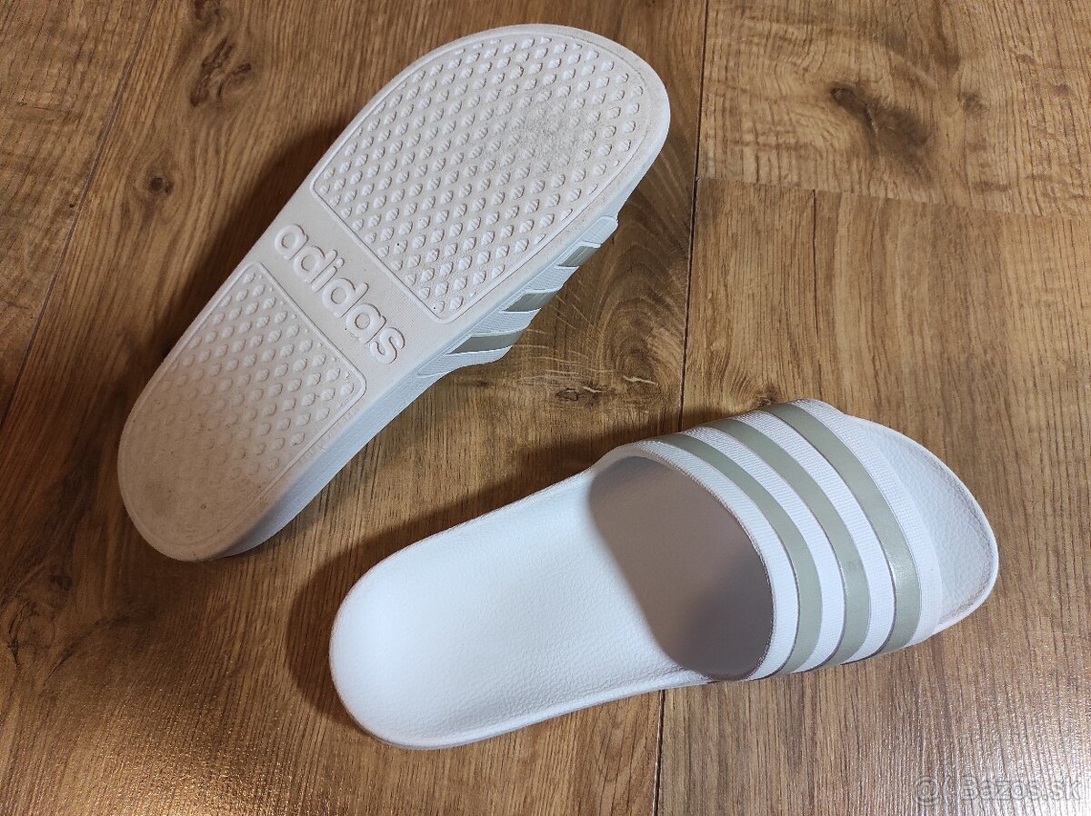 Dámske šľapky Adidas