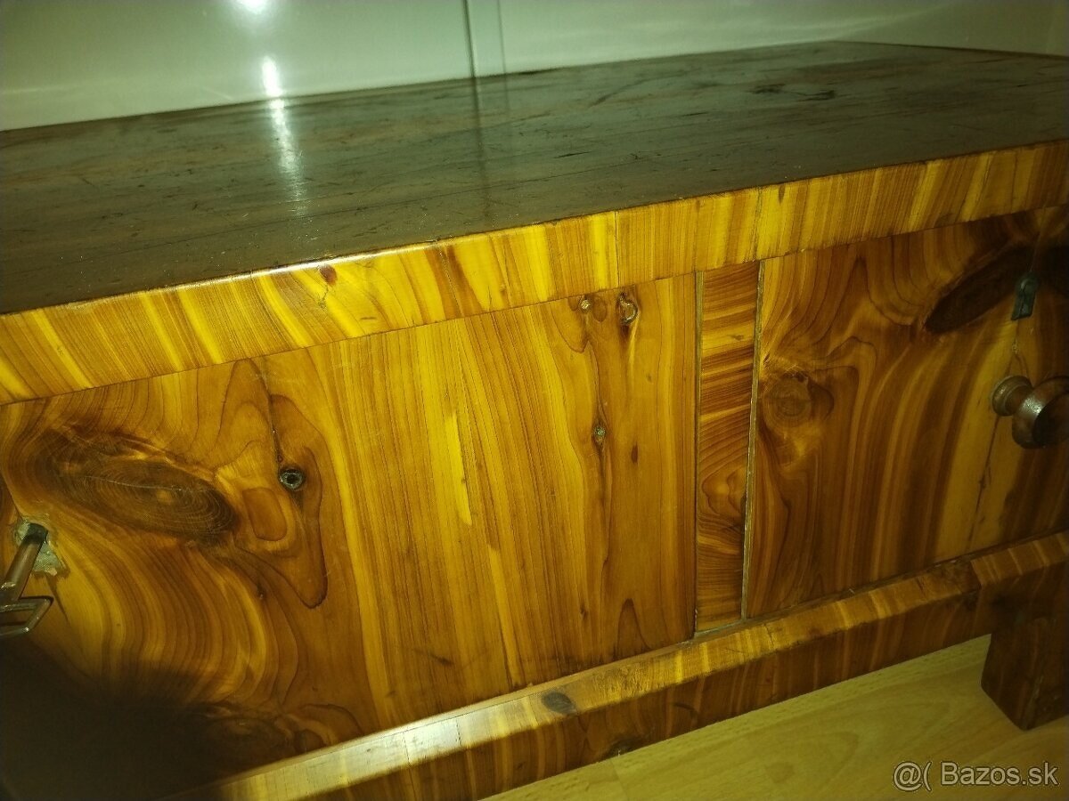 Art Deco nízka komoda