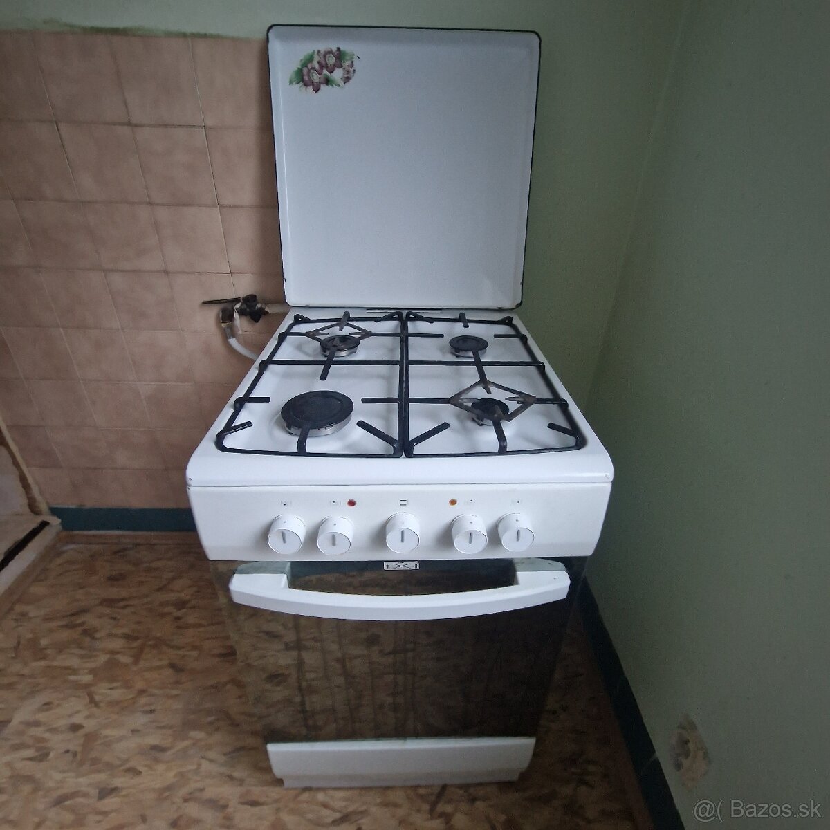 Plynový sporák s elektrickou rúrou