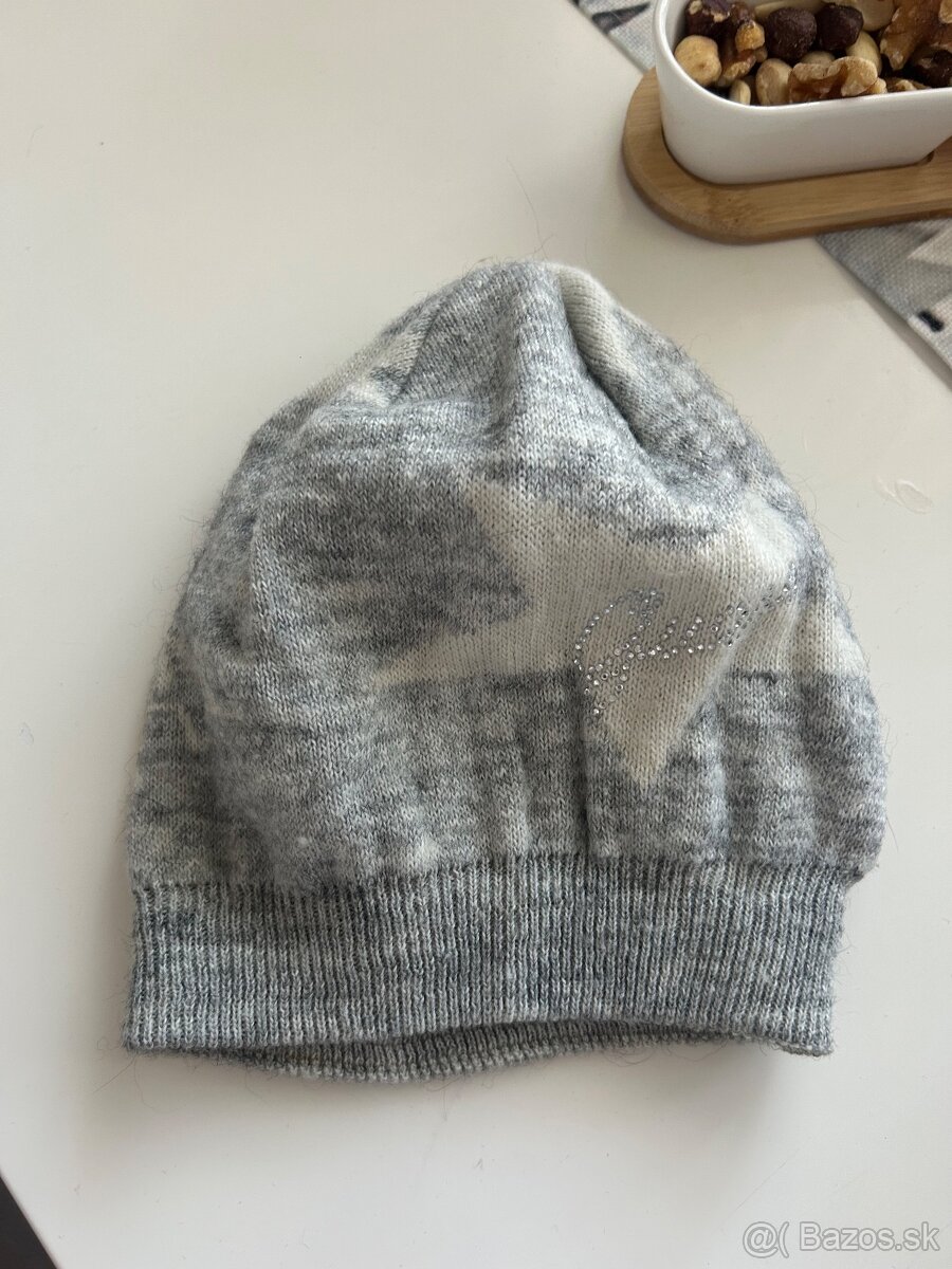 Čiapka Guess