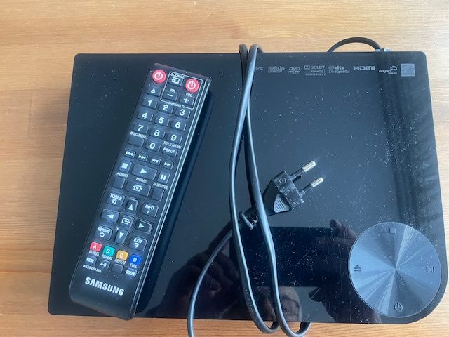 Predám Blu-ray prehrávač Samsung BD - F 5100