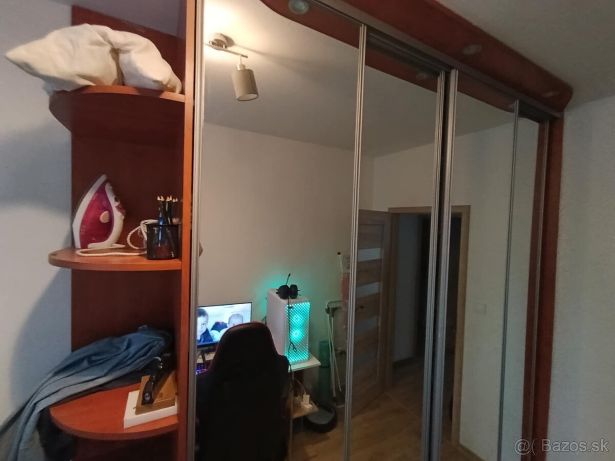 Vstavaná skriňa