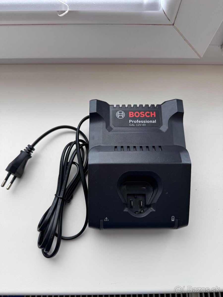 Bosch GAL 12V-40 Nabíjačka aku náradia