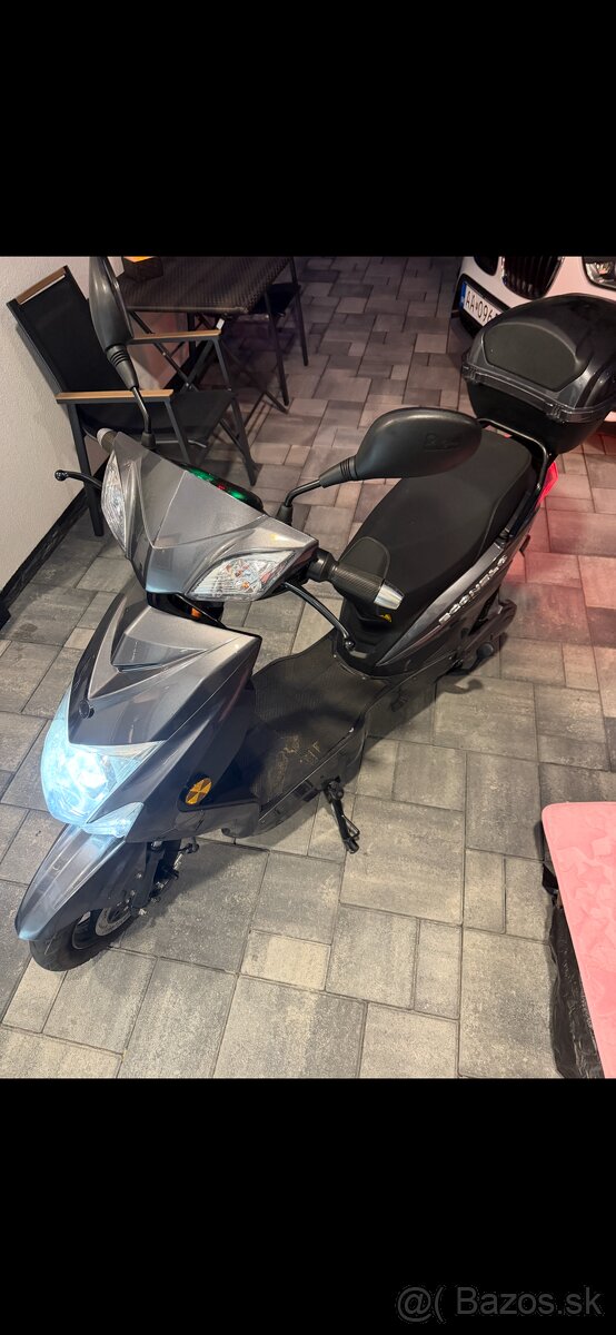 Skúter Elektro