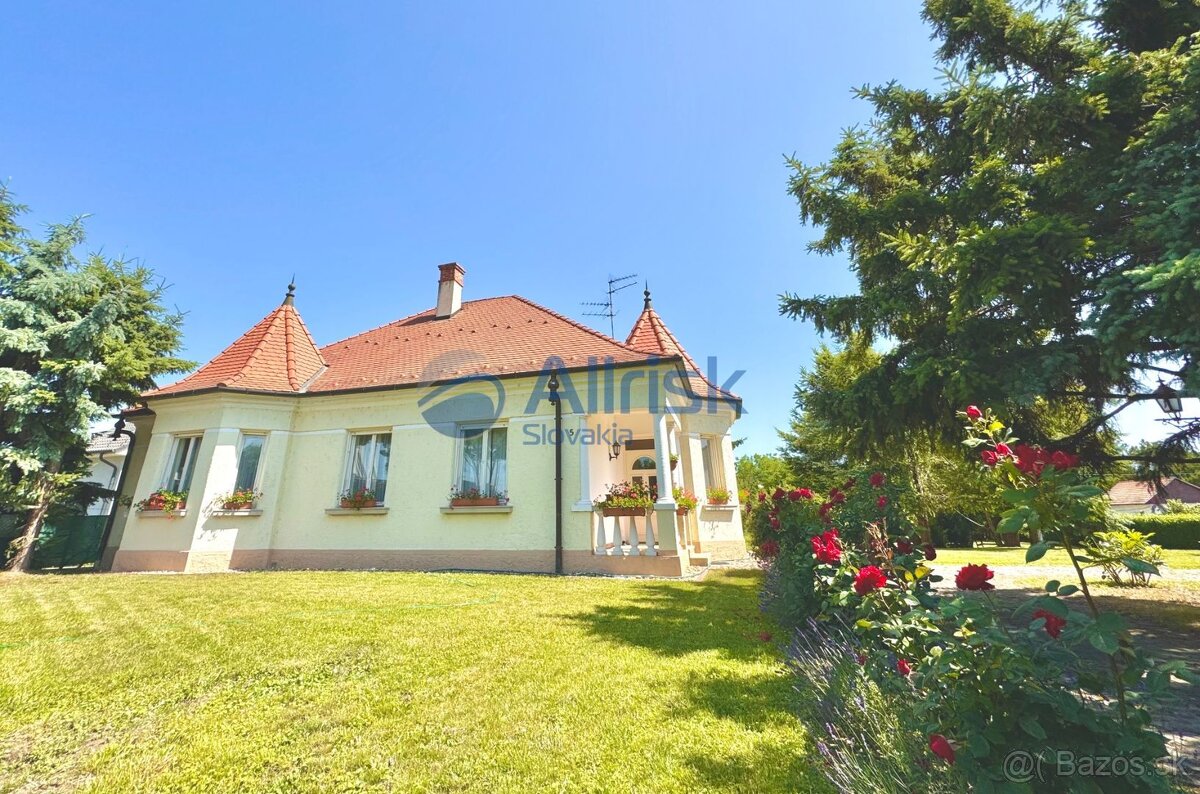 Exkluzívny predaj luxusnej vily s 25á pozemkom v Rajke