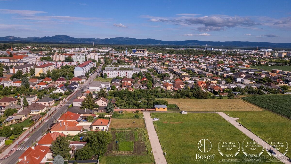 BOSEN| Pozemok pripravený na výstavbu RD, všetky IS, Malacky