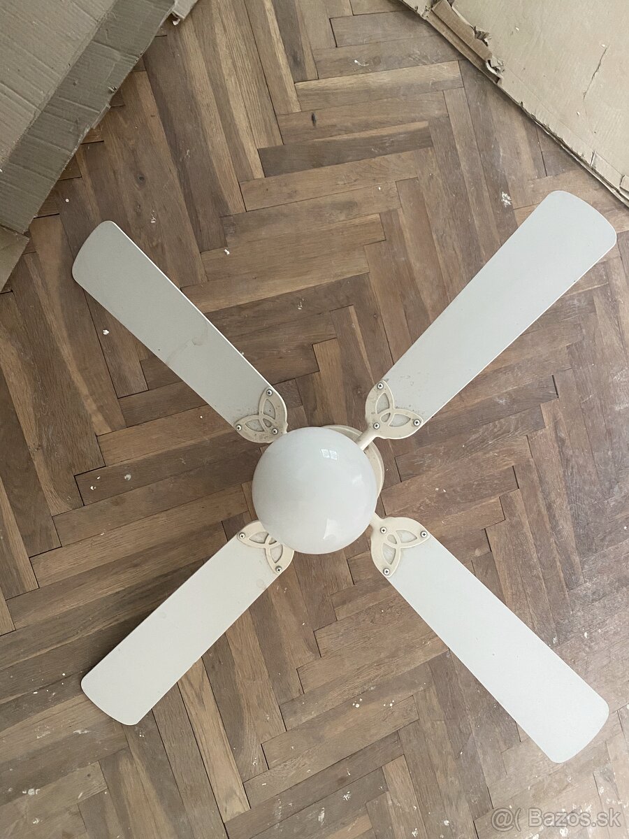 Stropná lampa s ventilátorom