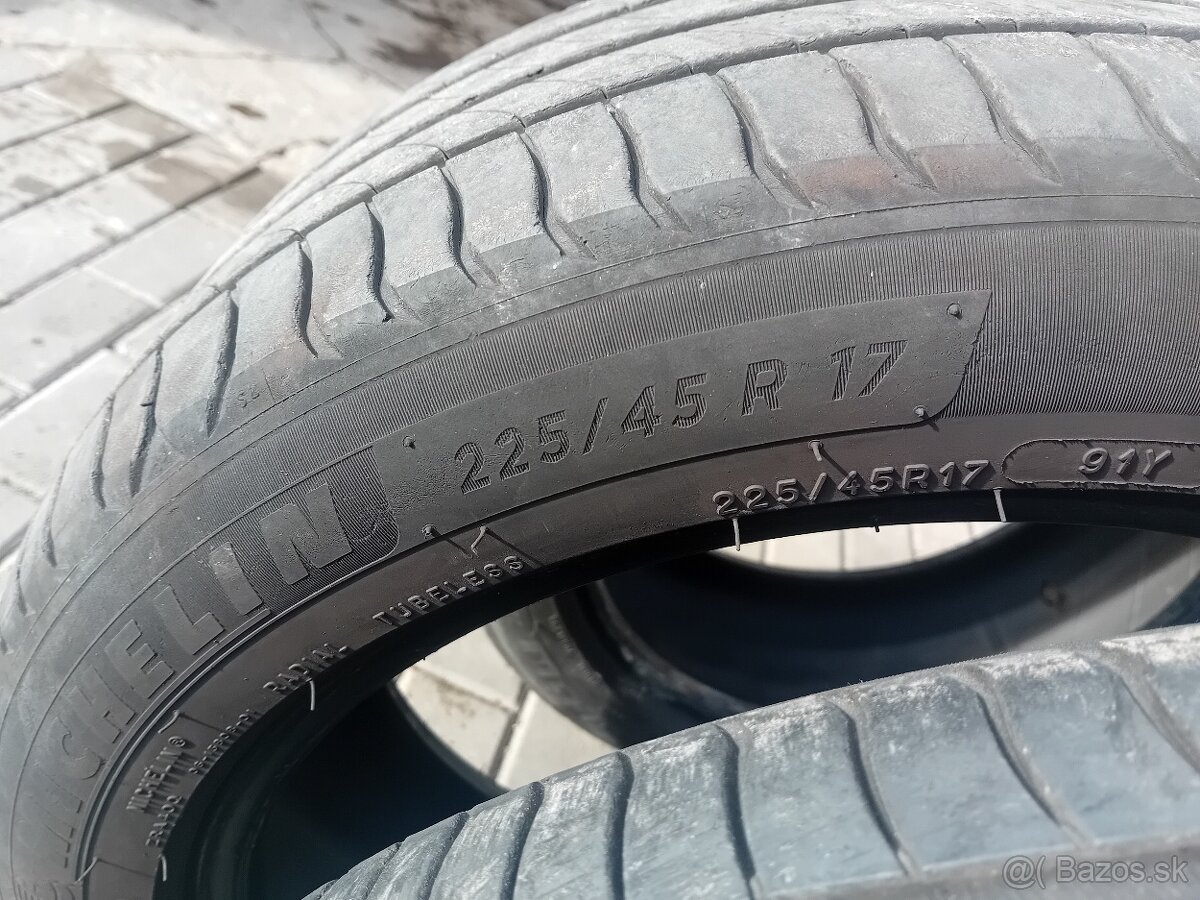 225/45r17