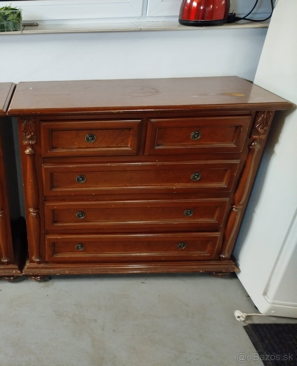 Starožitný nábytok - komoda 2