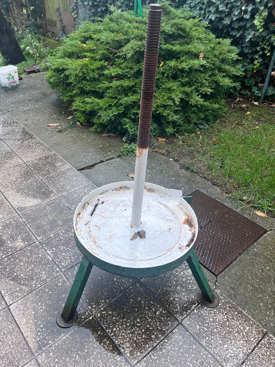 Pres a mlyncek na hrozno