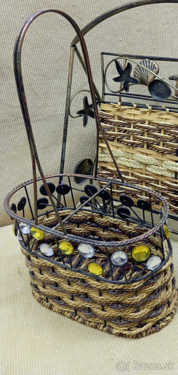 Predám kovový stojan na víno