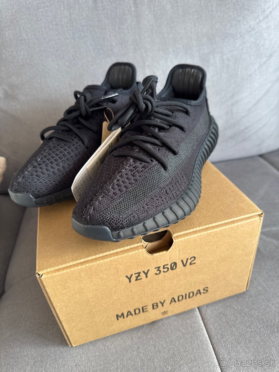 Yeezy 350 v2 us7 onyx