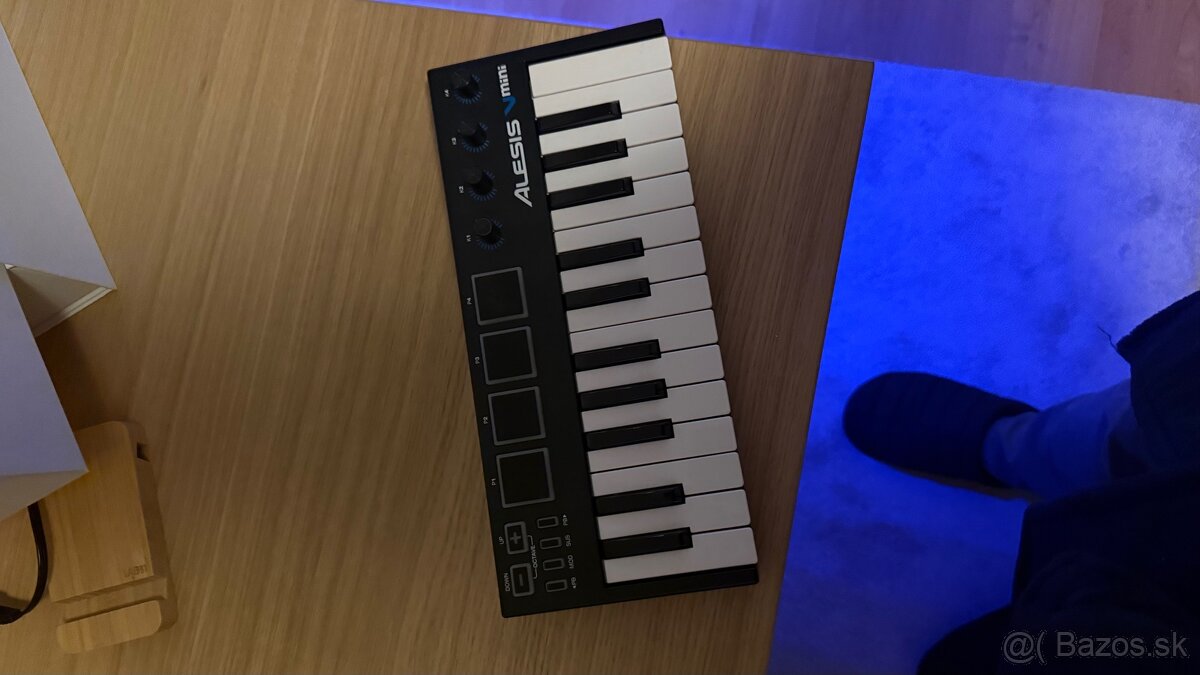 Predám midi controller : Akai LPK25 a Alesis VMINI