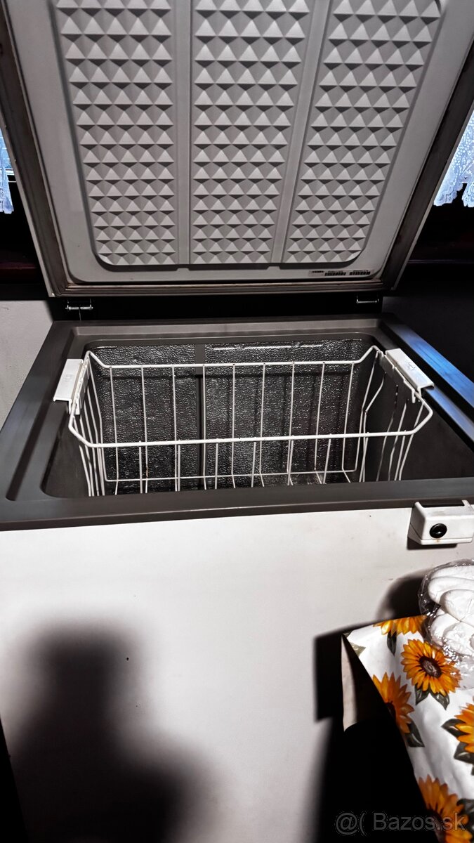Truhlicova mraznicka Whirpool -138 L