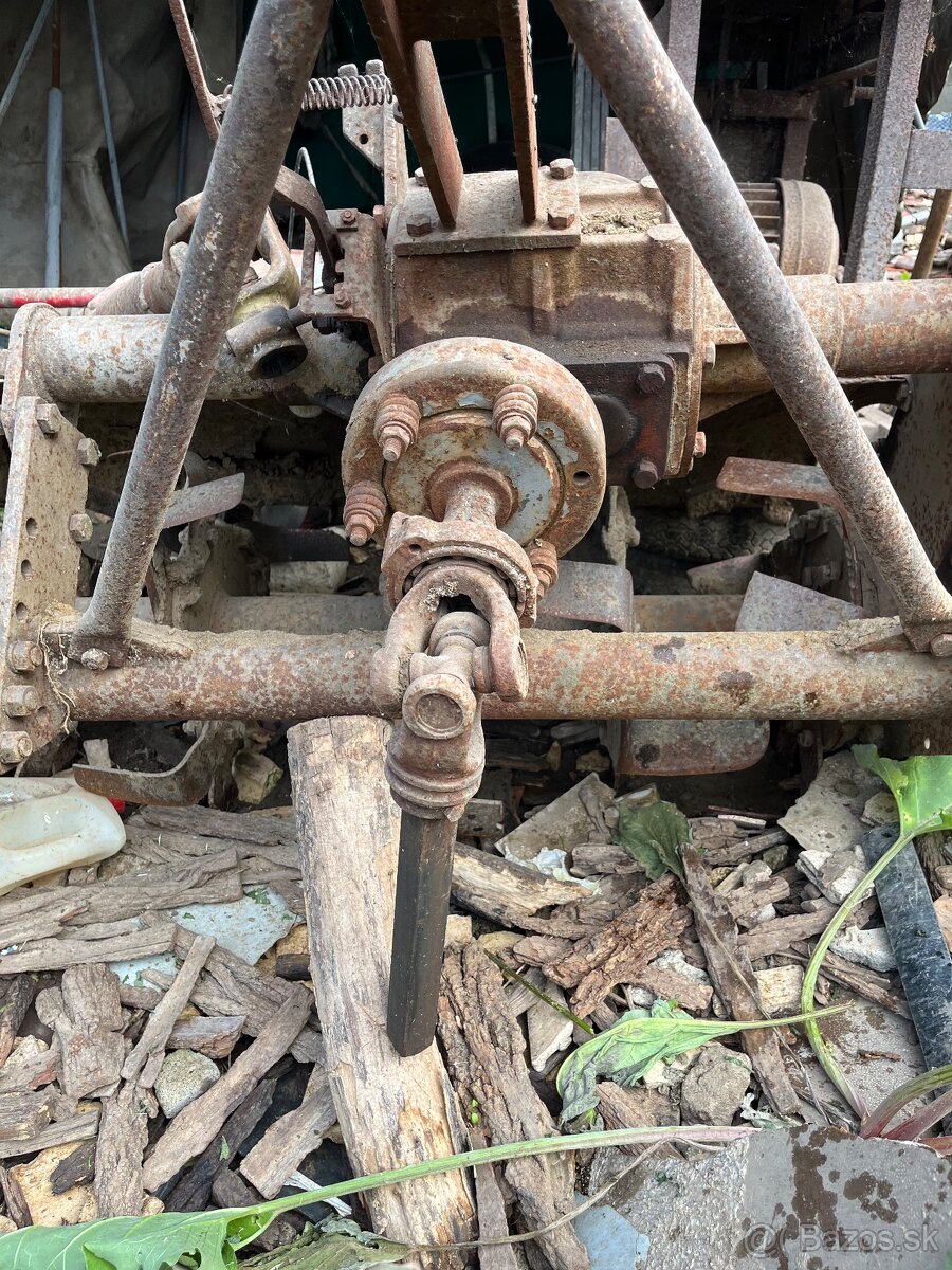 Rotavator z traktor.