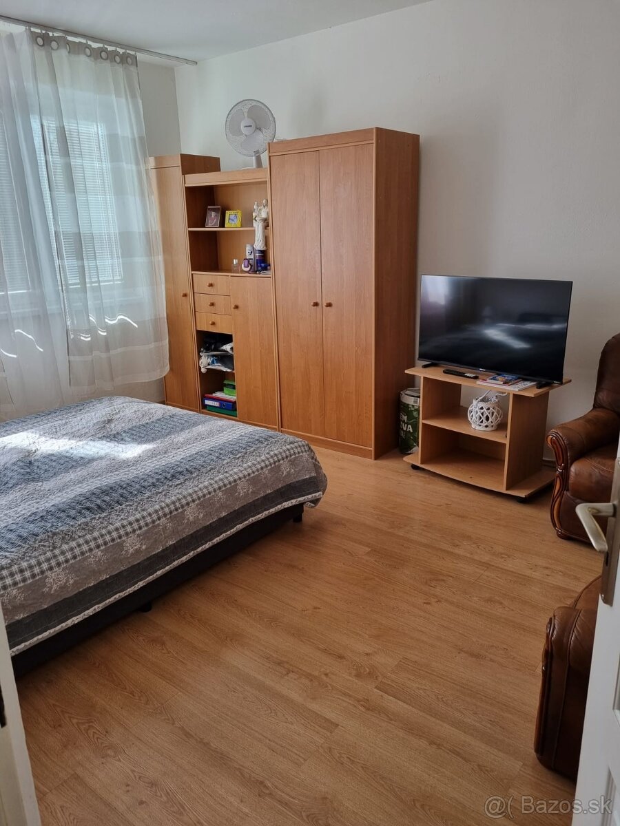 3 izbovy byt, Terasa, Tr. SNP, balkon, 68m2