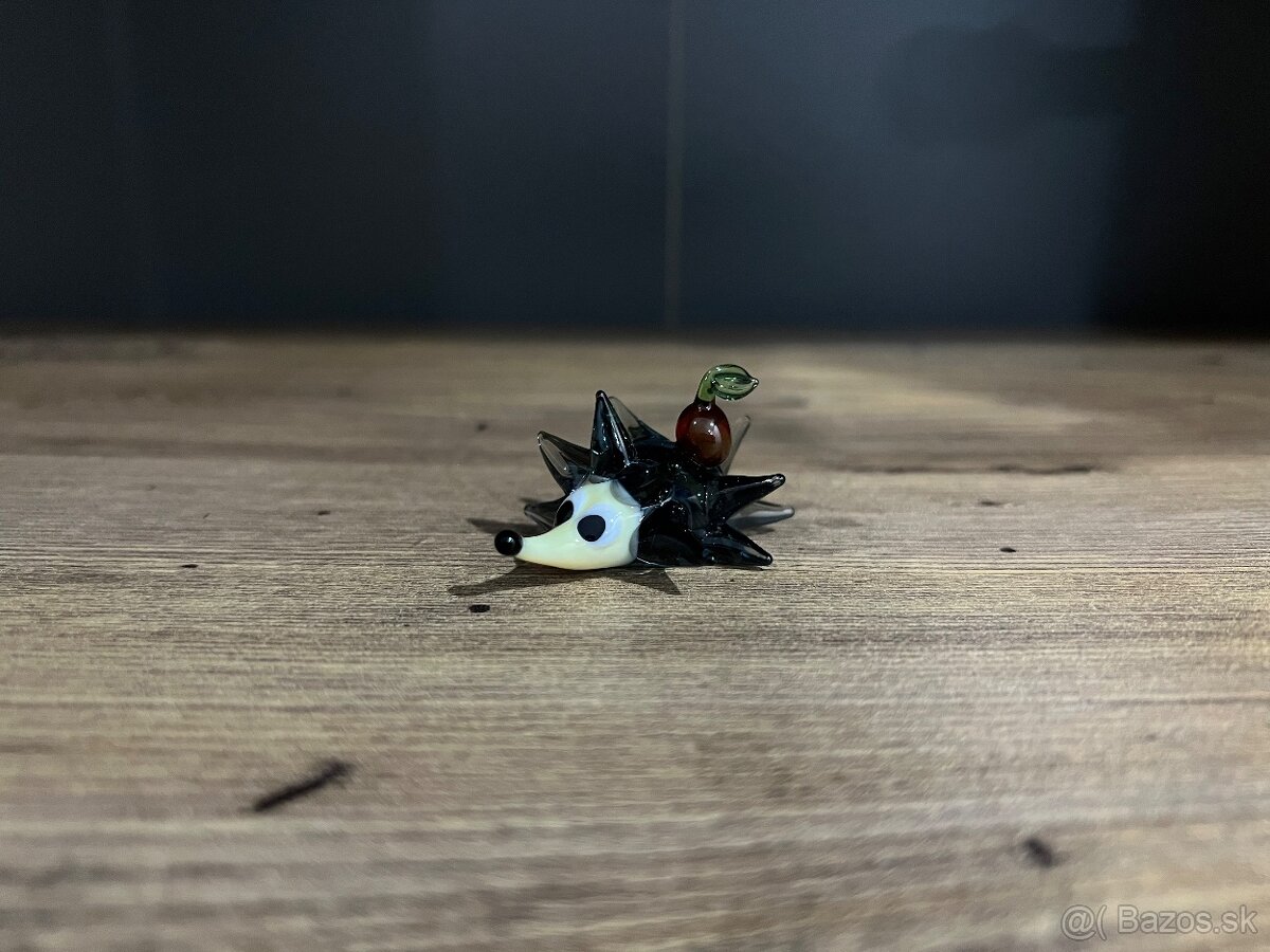 Sklenená figúrka – vintage dekorácia, zberateľský kus, 3x5cm