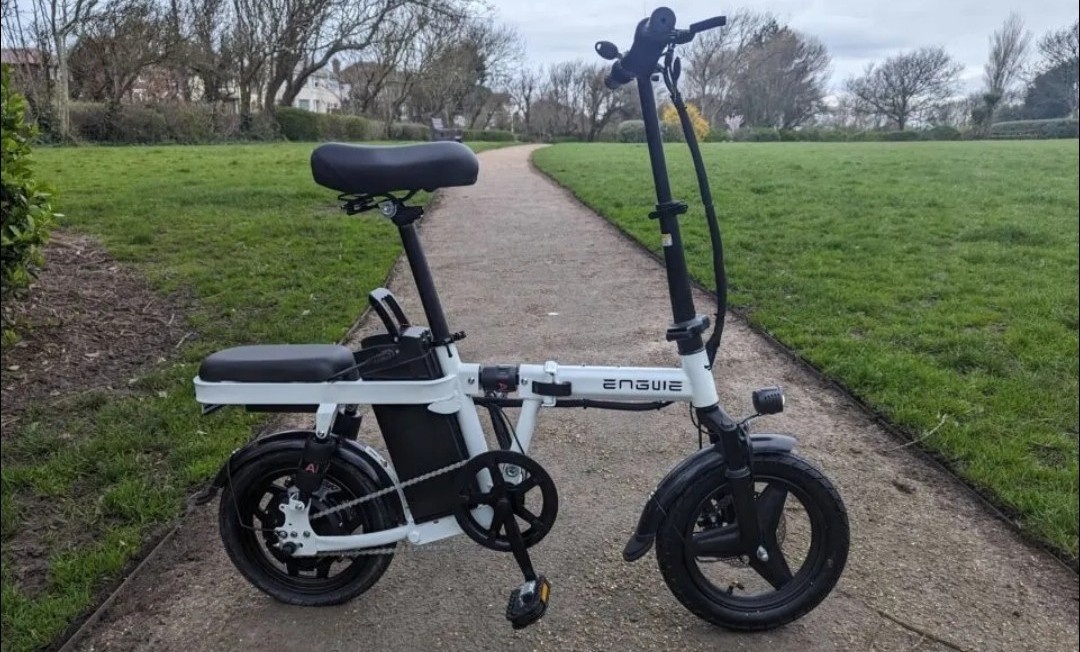 Skladací elektro bicykel