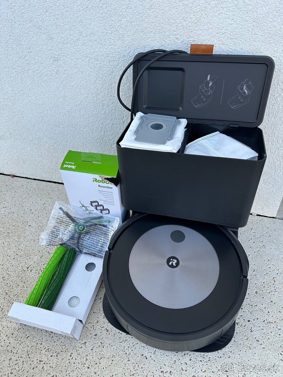 Roomba j7s + vyprázdňovacia stanica + náhradné diely