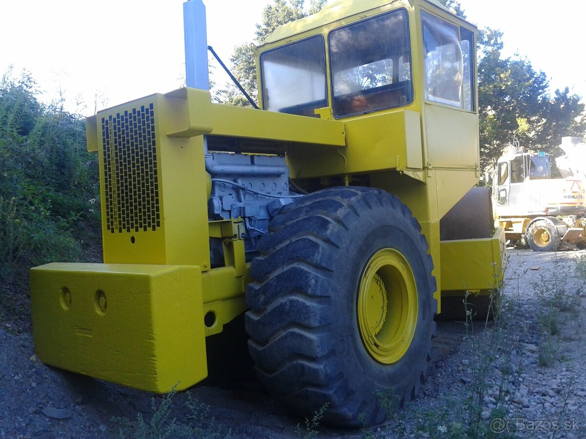 zemný valec VV 2000