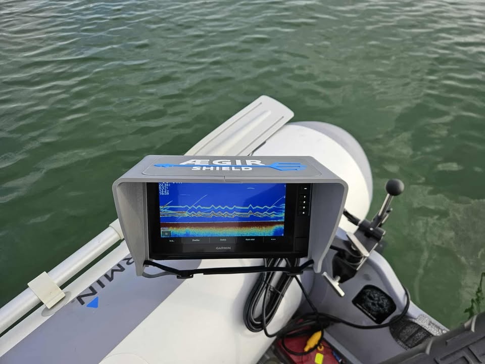 Slnečná clona pre sonáry GARMIN