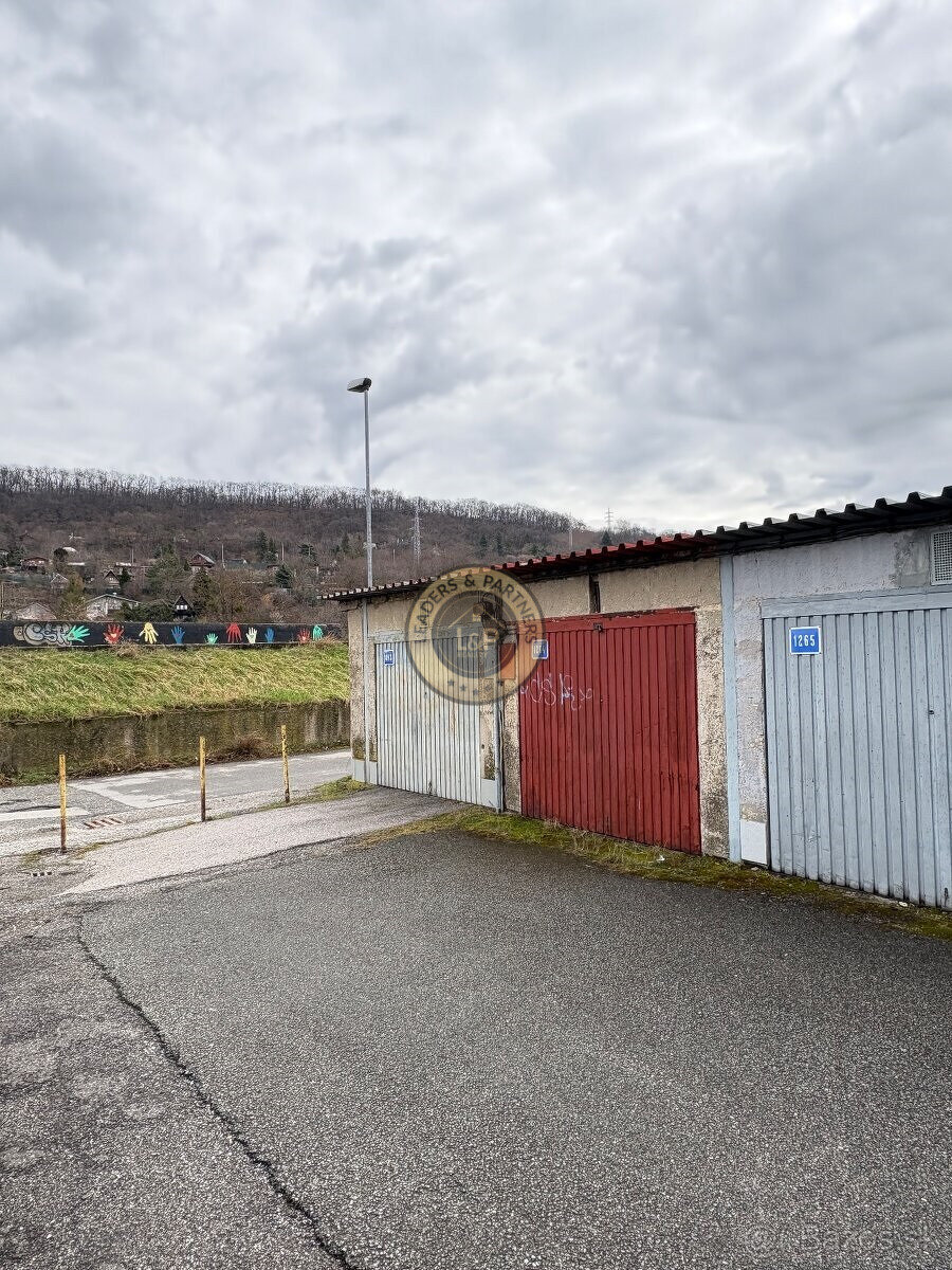 Garáž Košice - Nad jazerom, Baltická, bez elektriny, pozemok