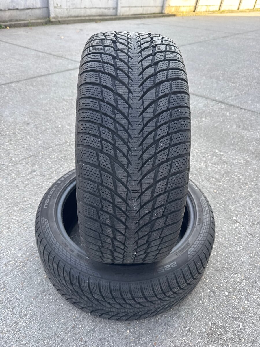 Predám zimné 2ks 225/45 R19 NOKIAN
