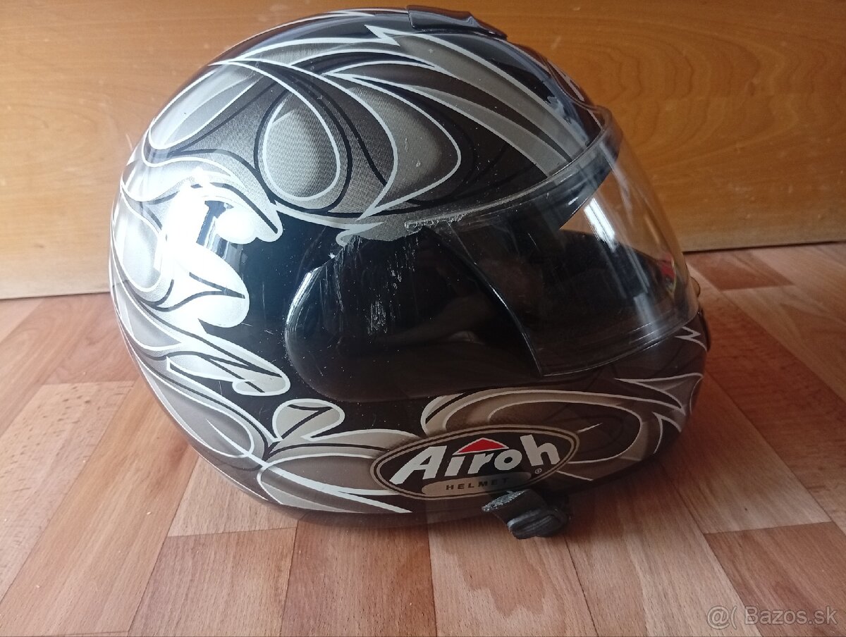 Predaj motokarske prilby