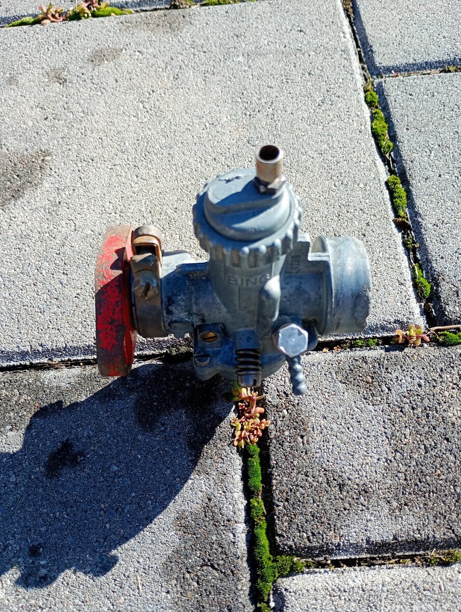 Karburátor BING na MF70