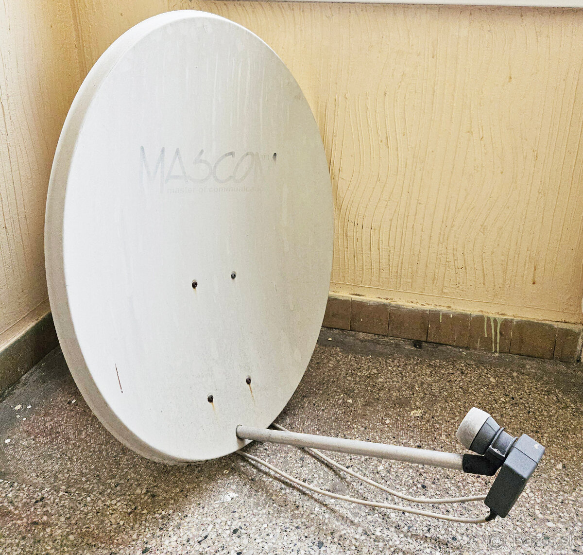 Predam satelit / antena / parabola + konzola / drziak + LNB