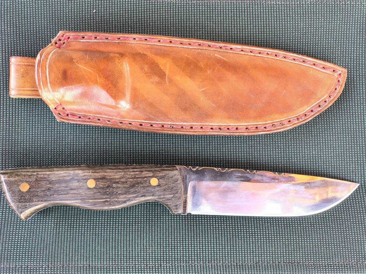 Noz N690