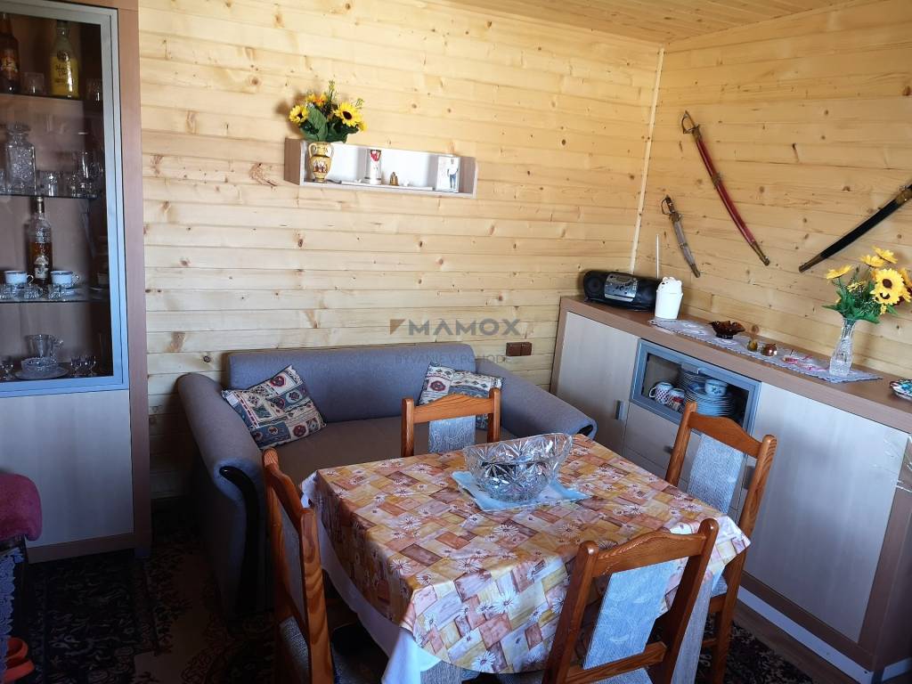 Chatka na predaj + odstúpenie prenájmu záhrady. Nitra, Kynek