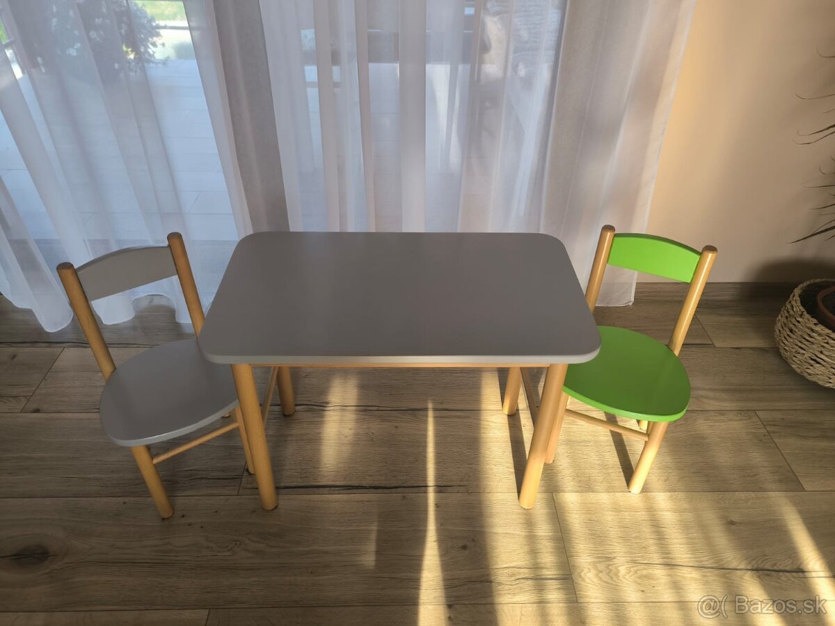 detský stolík a stoličky