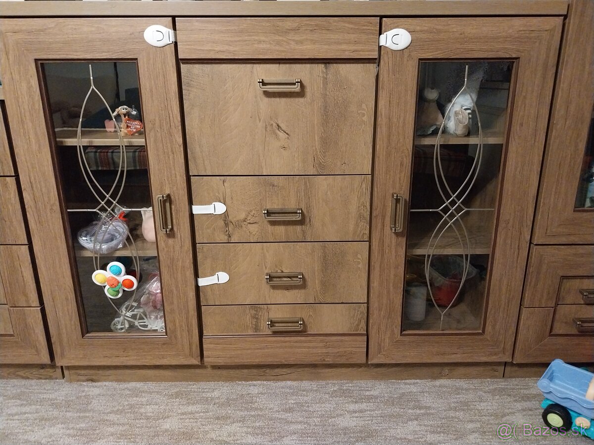 Predám vitrinovú komodu