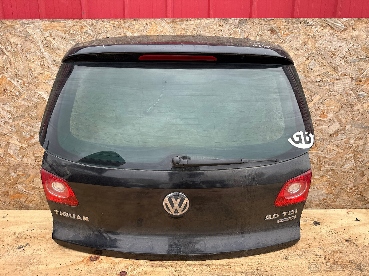 PRODÁM PÁTE DVEŘE, ZADNÍ VÍKO KUFRU VW TIGUAN 5N0