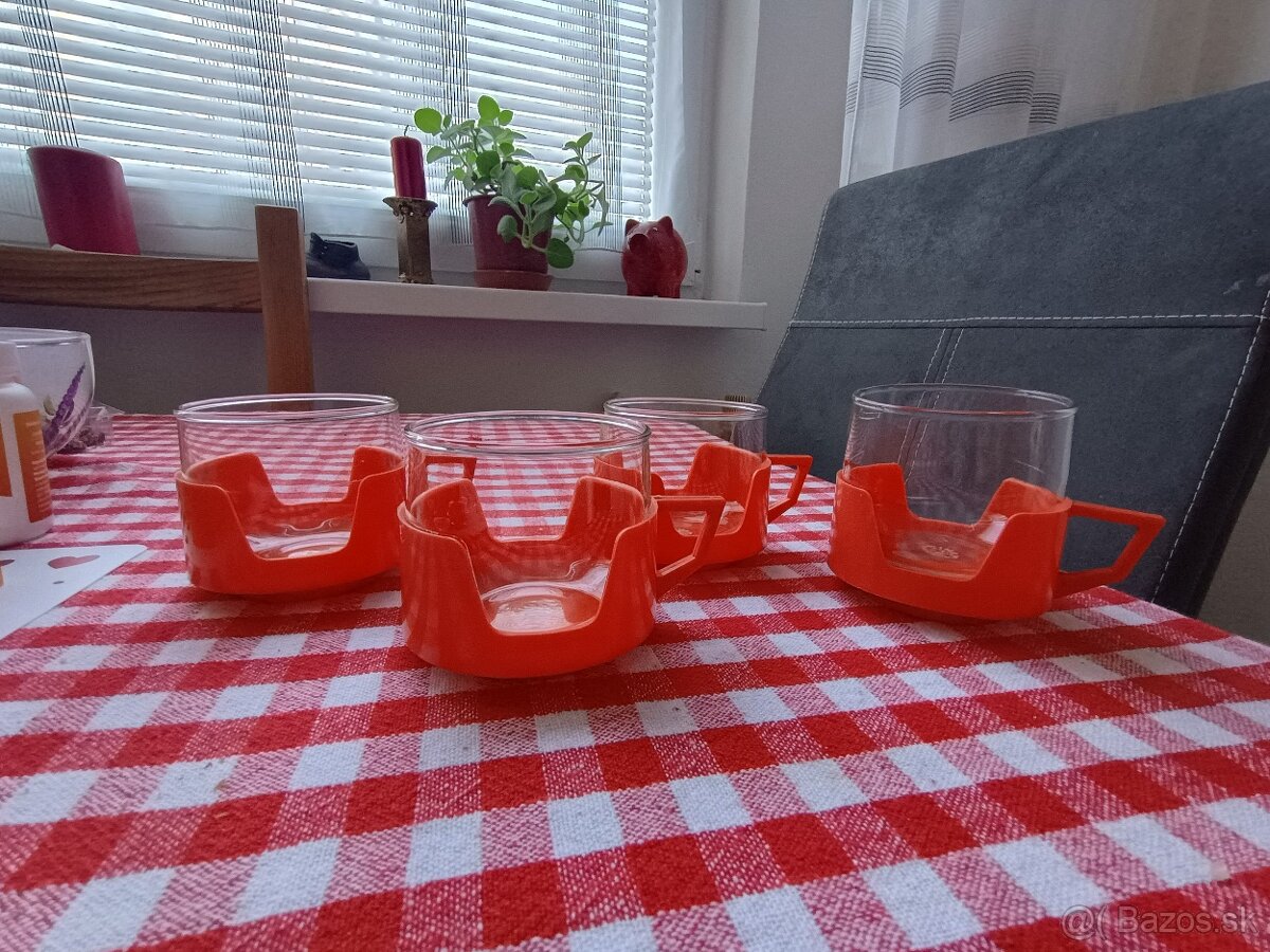 Sklenené šálky retro