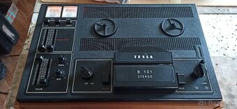 Kotúčový magnetofon Tesla B101