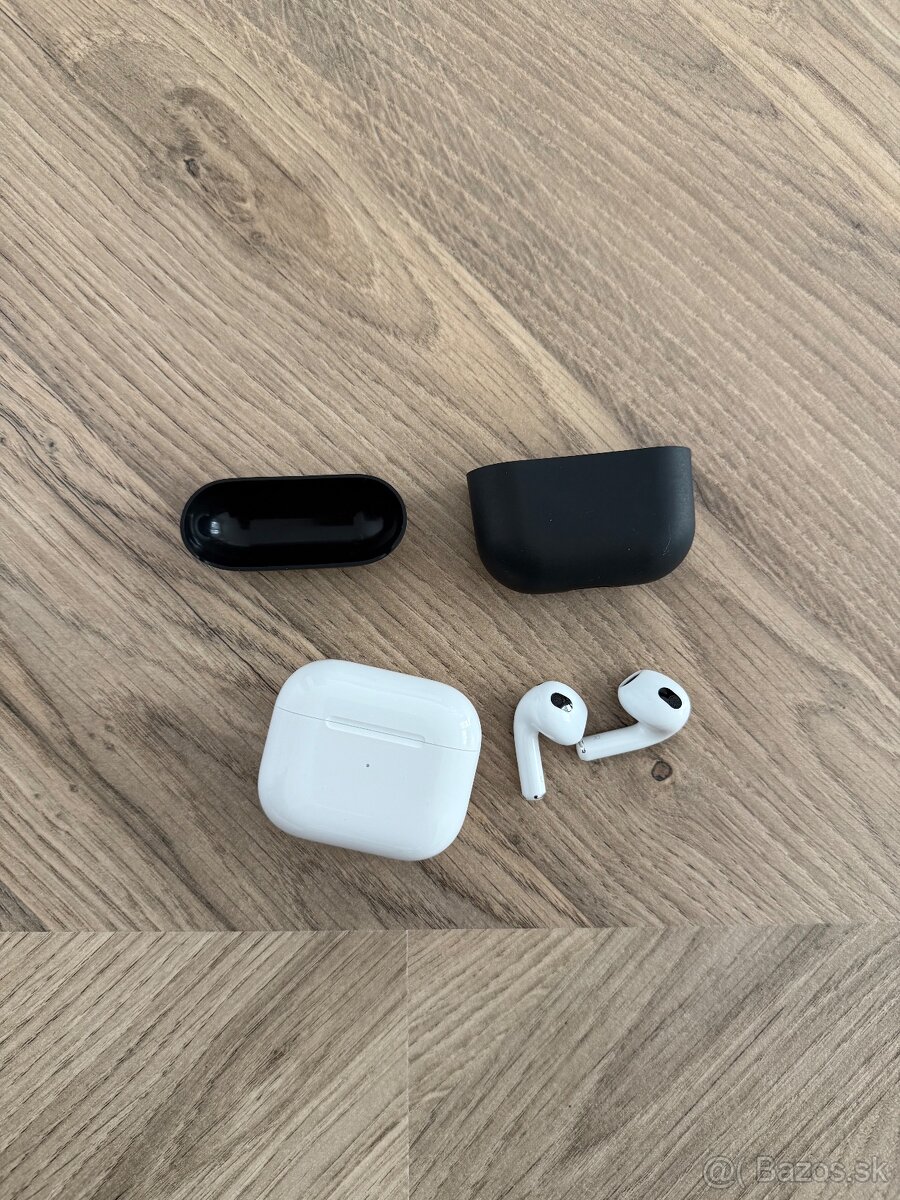 Apple AirPods (3. generácie) s Lightning s nabíjacím puzdrom